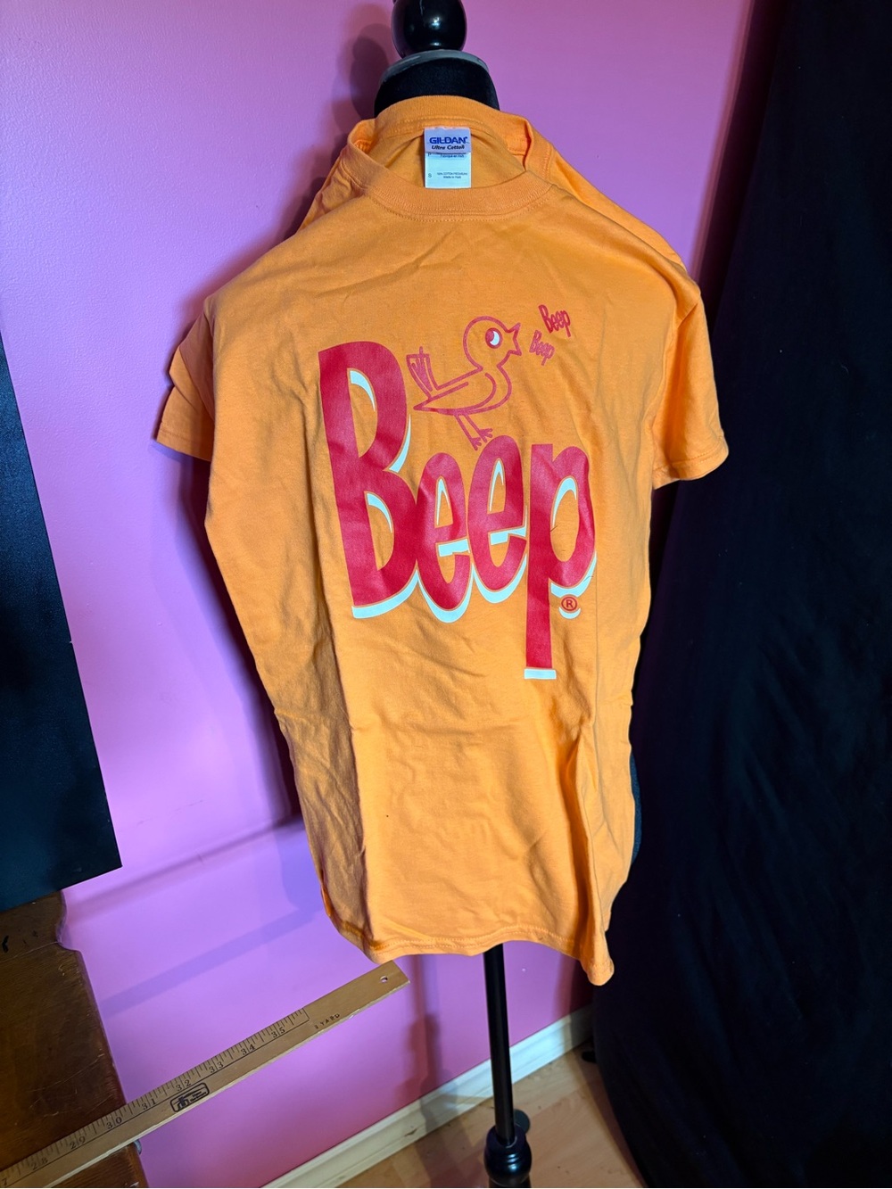 Gildan Orange lays Graphic 'Beep' Tee with Red Print